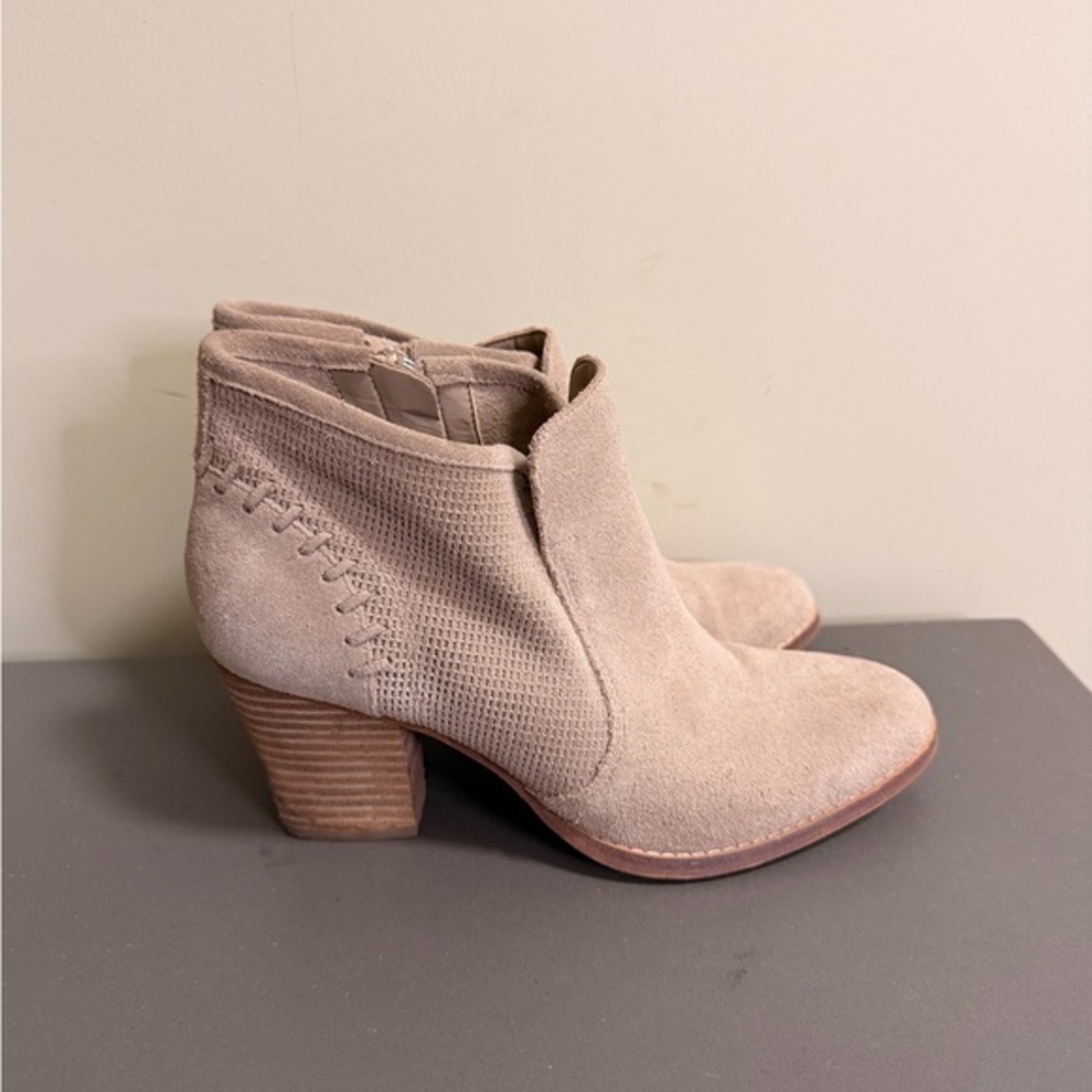 Women’s Marc Fisher Cadis Suede Block Heeled Ankle Booties